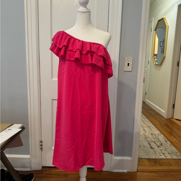 NWT One Shoulder Tiered Layered Sleeveless
Ruffle Trim Tunic Dress LARGE - Picture 3 of 6